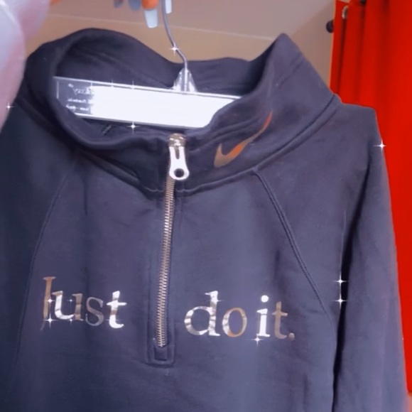 Cropped Nike Hoodie - Picture 4 of 4